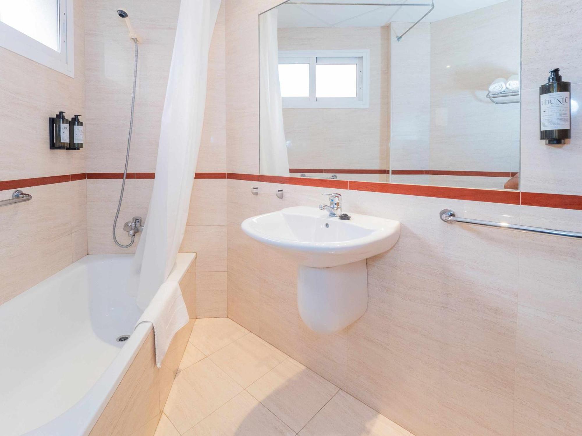 Apartamento Nuevo Con Piscina Y Parking En La Playa Torre de Benagalbon Exterior foto